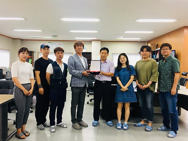 초록유통 직원들과 단체사진